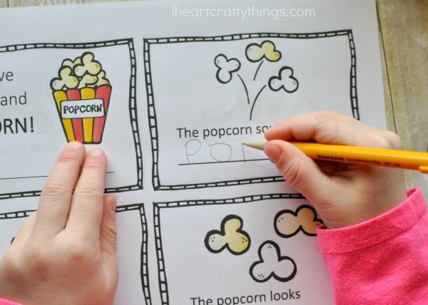 My Five Senses and Popcorn - Preschool Observation Mini Book craft