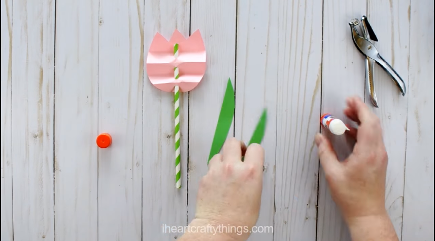 Pretty Paper Straw Tulip Craft